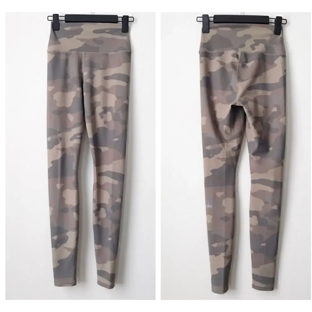 ALO  Yoga High Waist Camo Vapor Legging XS Putty Camouflage/ excellent